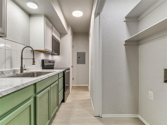Building Photo - 817 SW 64th St