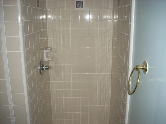 Building Photo - 274 Floss Ave