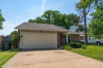 Building Photo - Gorgeous Bixby Home!