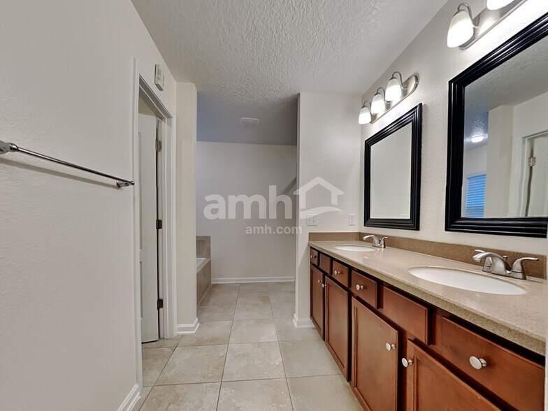 Building Photo - 280 St Croix Island Dr