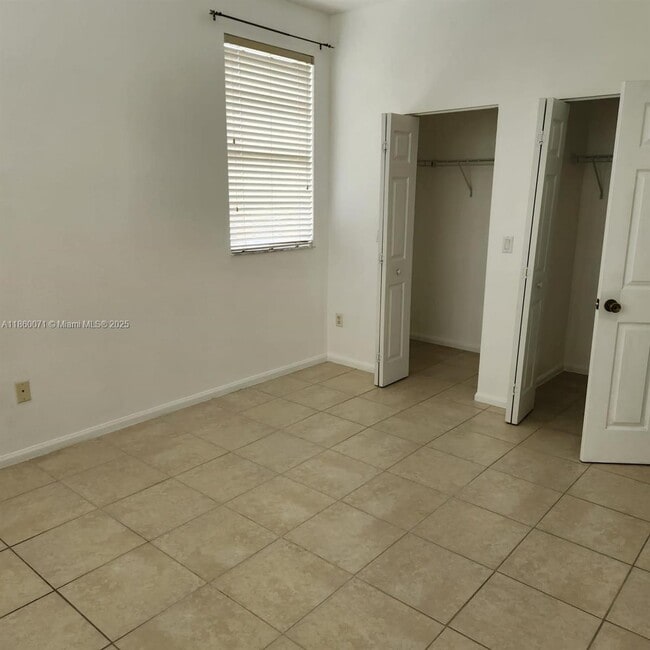 Building Photo - 2155 NE 3rd Ct