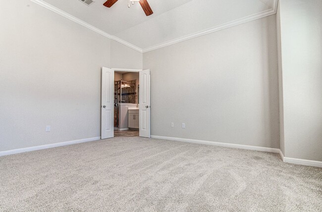 Building Photo - Cute as a Button 3/2.5 home in Parmer Village Townhomes, move-in ready!
