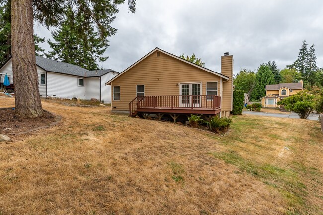 Building Photo - Three Bedroom Home with attached garage