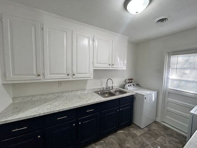 Building Photo - 3303 Branch Ave