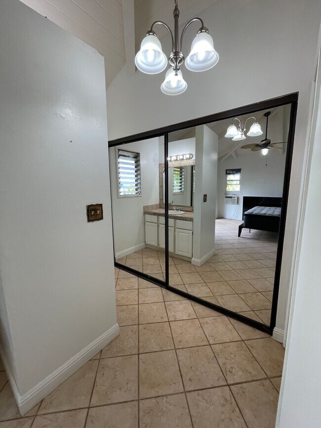 Building Photo - Spacious Mahinahina 3 Bedroom