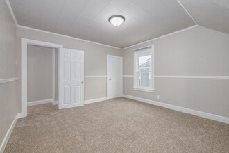 Building Photo - 476 Linden St