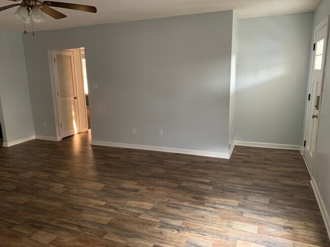 Building Photo - 855 Rossi Cir