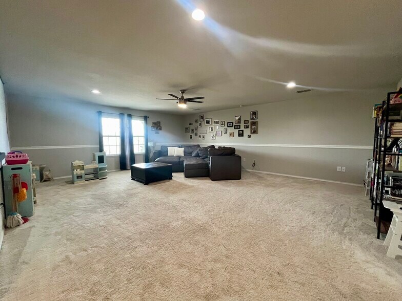 Building Photo - 2432 Whispering Pines Dr