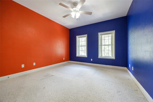 Building Photo - 7513 SW 35th Way