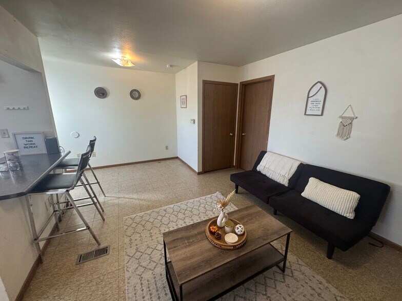 Building Photo - 1009 W 22nd St