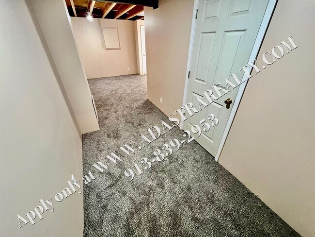 Building Photo - Beautiful Gardner Townhome-Available in MAY!!