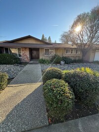 Building Photo - North Yuba City 3 bd 2 bath Home