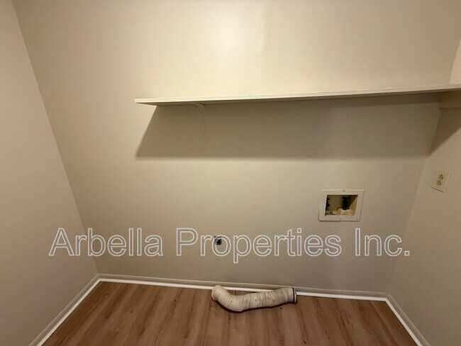 Building Photo - 103 Beech St