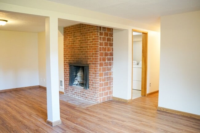 Building Photo - Sprawling 2-Story Mid-Century 4-Bed/2-Bath...