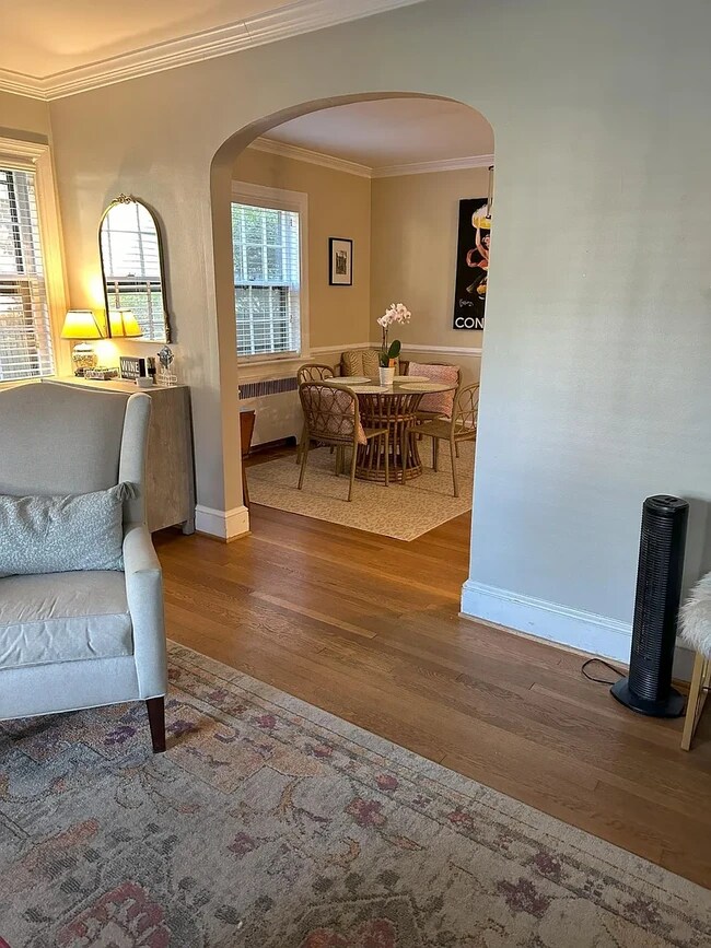 Dining room - 4405 W Franklin St