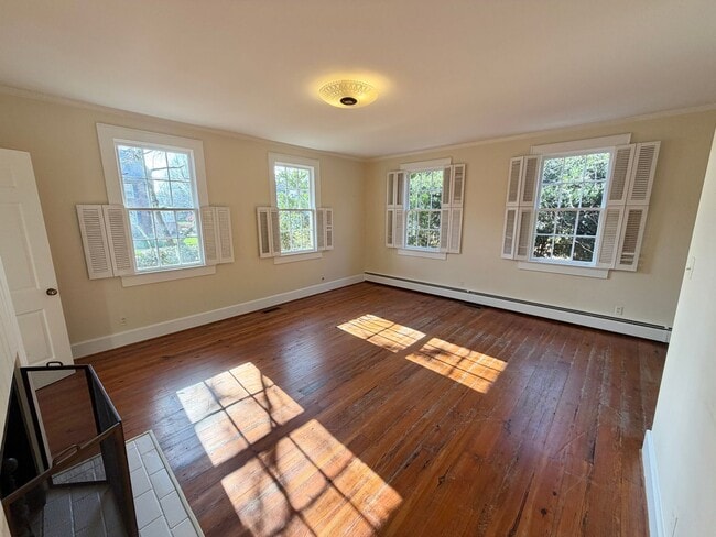 Building Photo - Mitchell College Historic District - 3BR / 4BA