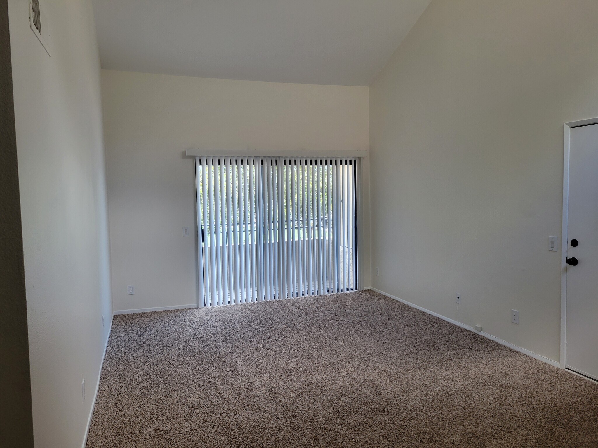 Living Room - 27240 Luther Dr