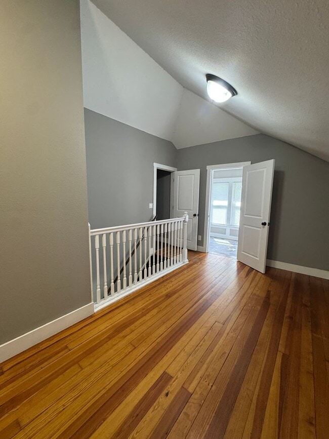 Building Photo - 5 Bedroom, 1 Bathroom Home