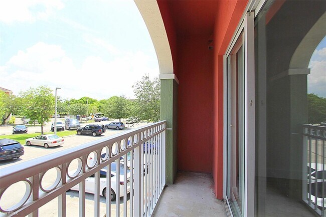 Building Photo - 3 br, 2.5 bath House - 11202 NW 83rd St Ap...