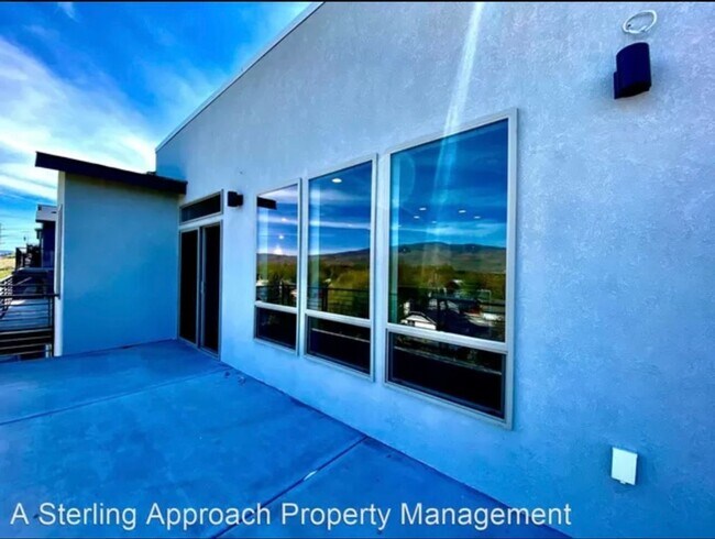 Building Photo - Close to Micron! Luxury Town Home With Two...