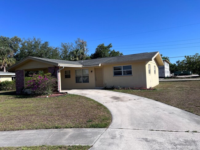 Building Photo - Charming 3-Bed, 2 Bath Home in Waterway Es...