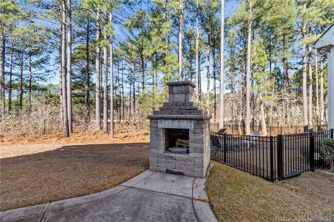 Building Photo - 597 Micahs Way N