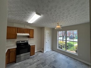 Building Photo - 3153 Kingswood Glen