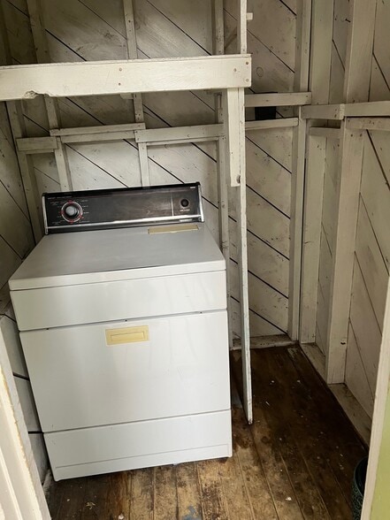 Dryer/Storage - 3413 Urban St