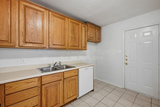 Building Photo - 2000 Monte Cristo Way