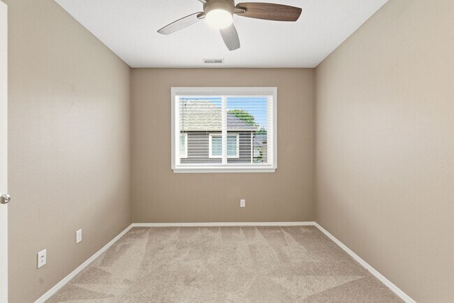 Building Photo - 17208 SW Pleasanton Ln