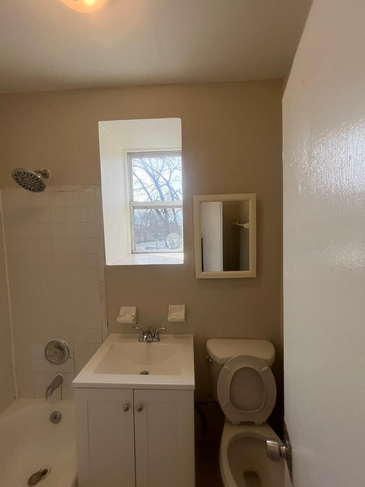 691 Elizabeth Ave 21 - 10 Goldsmith Ave