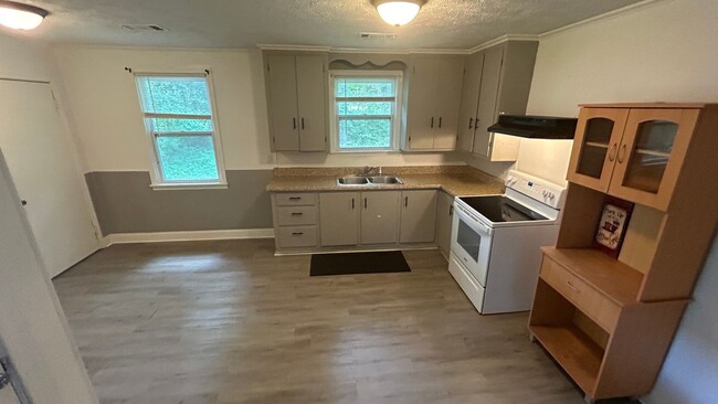 Building Photo - Renovated 3 Bedroom 1  Bath Home for Rent!