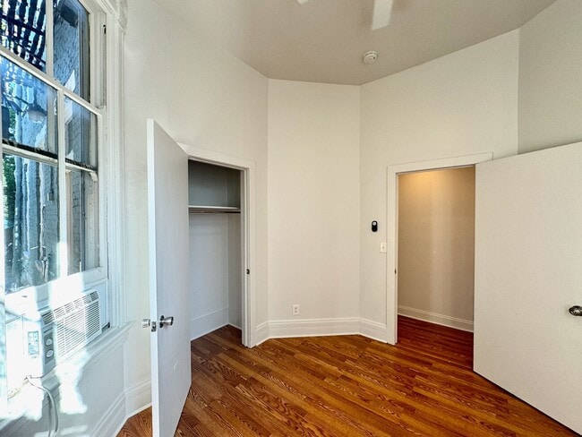 Building Photo - 2233 Victor St