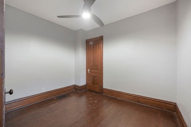 Building Photo - NEW LISTING -5 BEDROOM HOUSE!