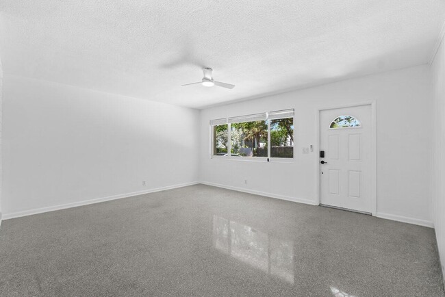 Building Photo - 809 S Atlantic Dr