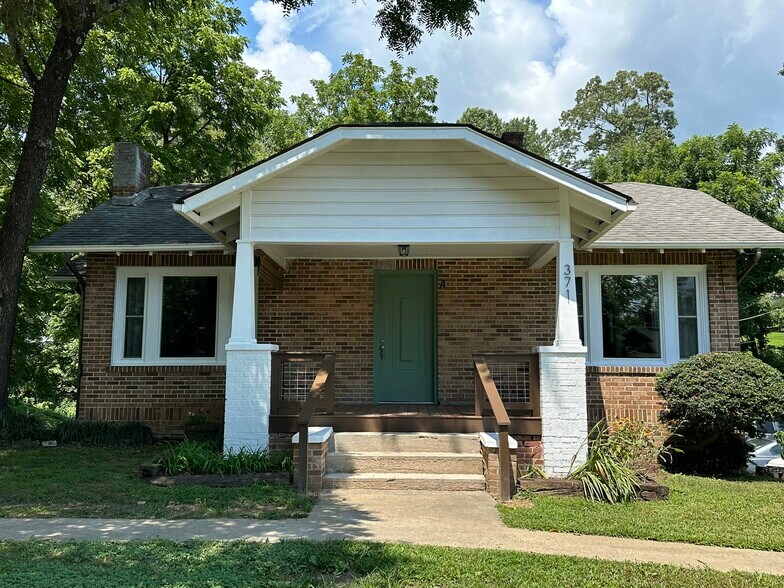 Exterior - 371 Old Hendersonville Highway