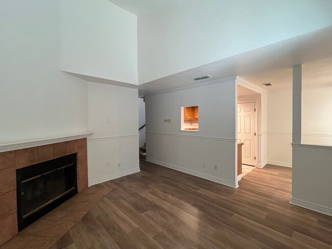 Building Photo - NICE 3 BEDROOM, 2.5 TOWNHOUSE W/ 2 CAR GAR...