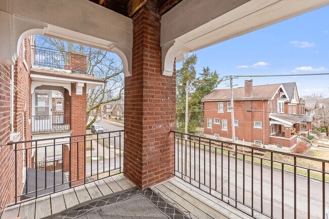 Building Photo - 3176 Gustine Ave