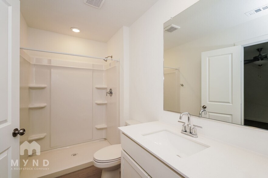Building Photo - 2640 Mistwood Dr