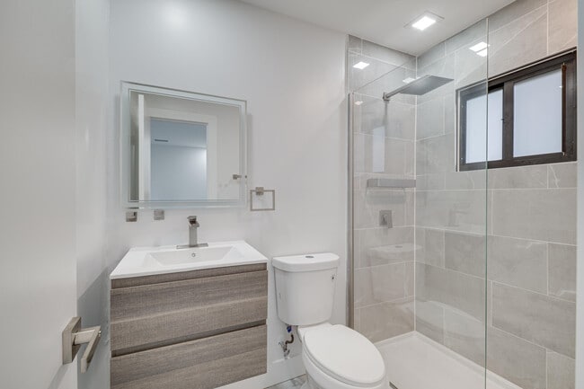 Building Photo - 1126 NW 4th Ave