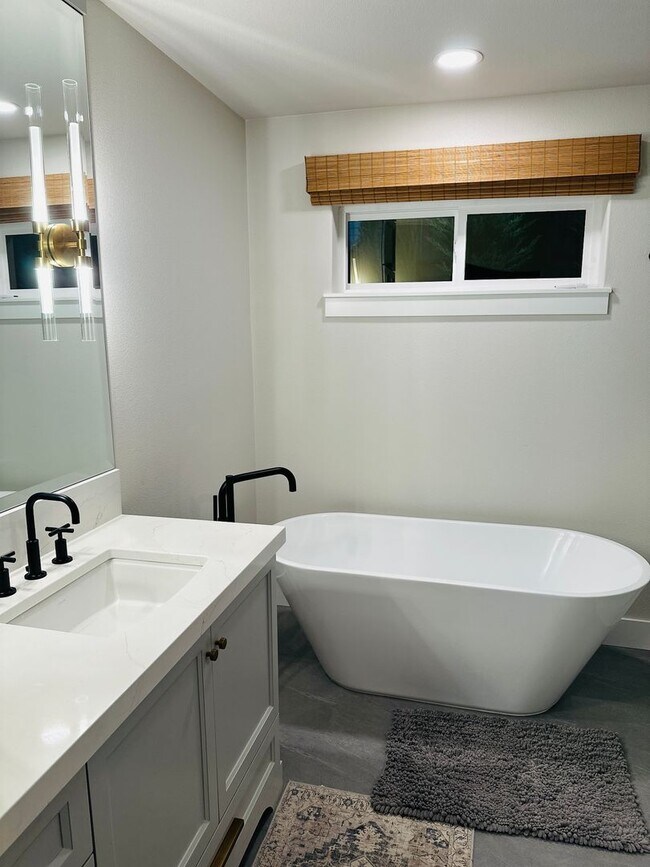 Building Photo - Gorgeous Custom Camas Home