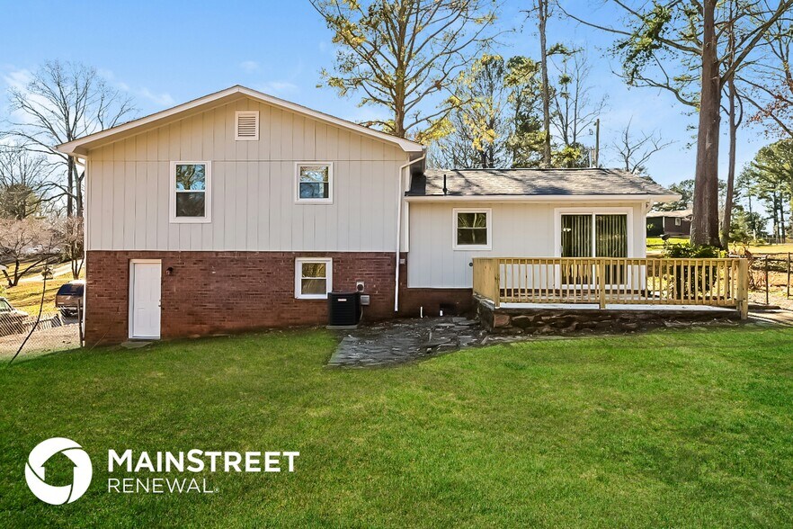 Building Photo - 4975 Manor Dr SW