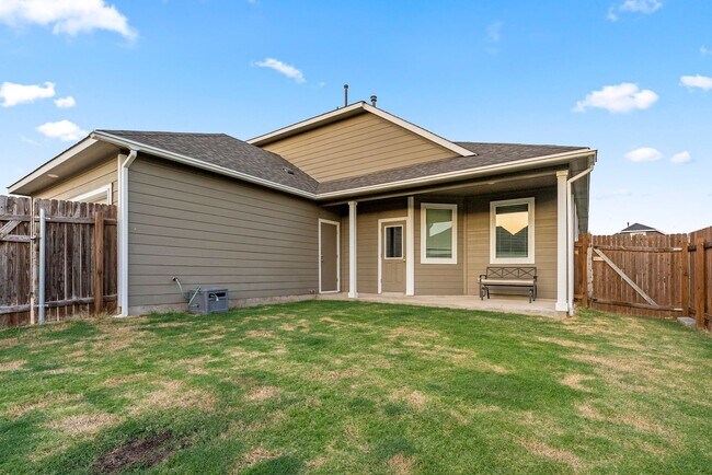 Building Photo - Beautiful 4 bedroom, 3 bathroom home in Hu...