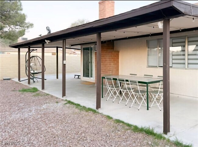 Building Photo - 6969 Paddington Way