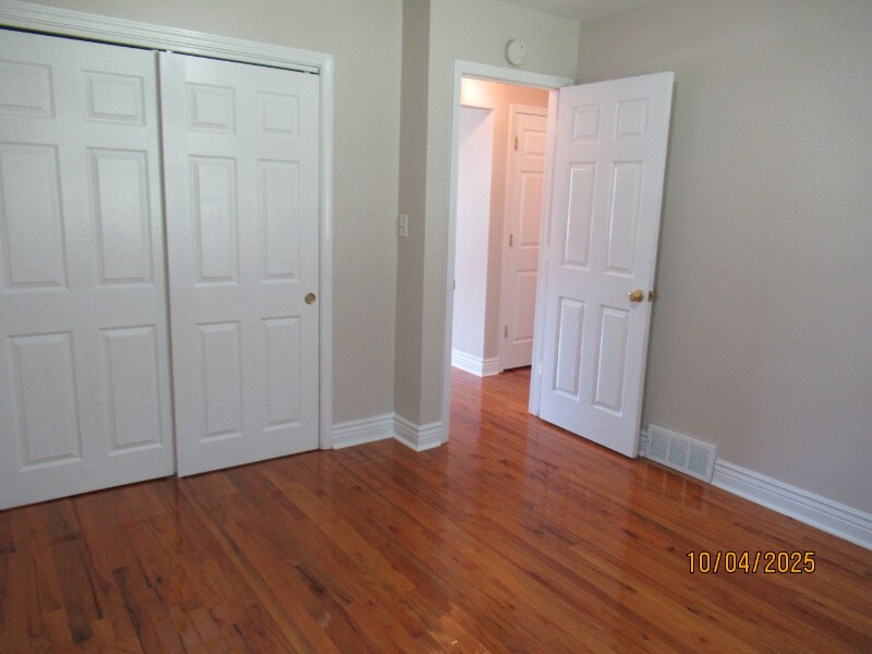 Building Photo - 400 Watrous Ave