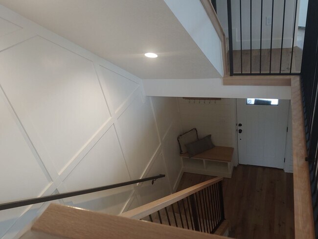 Building Photo - Townhome with Rooftop Balcony in Prime American Fork Location