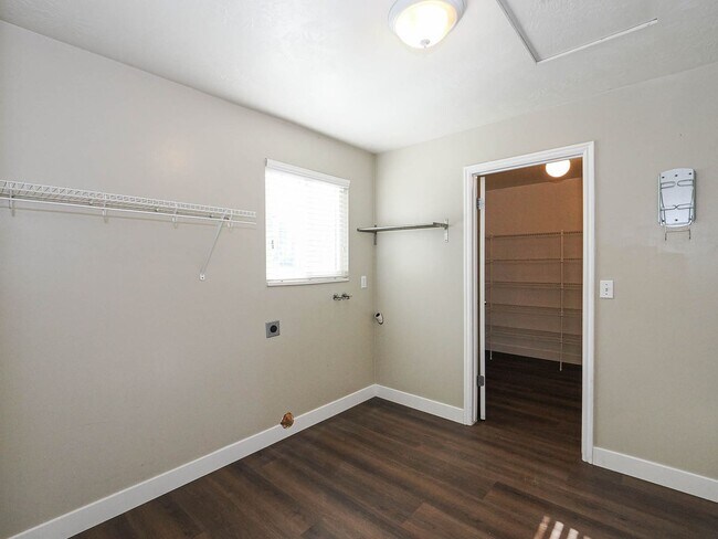 Building Photo - Beautiful House in West Jordan