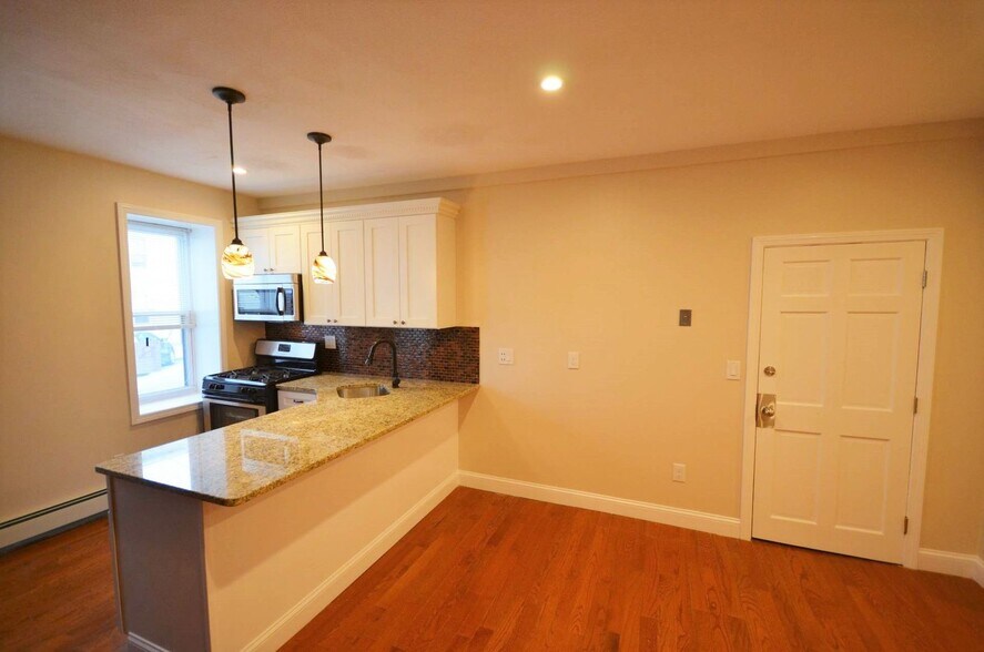 Building Photo - 349 Sumner St