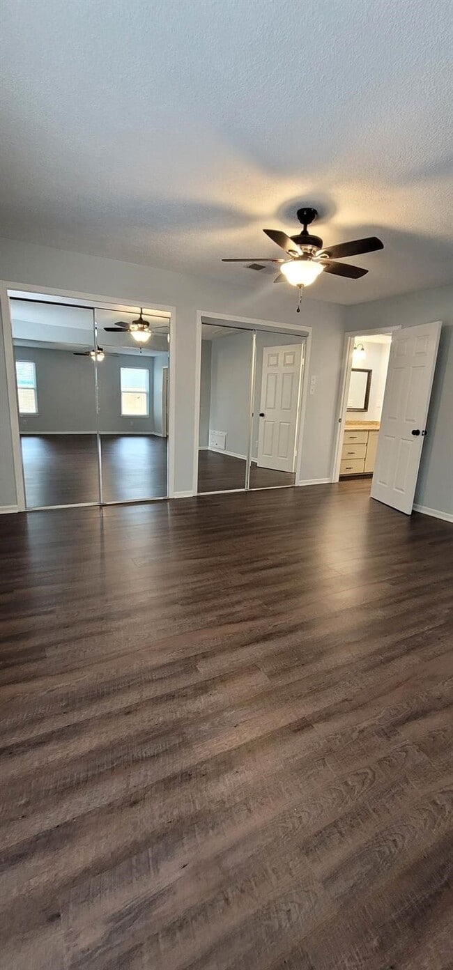 Building Photo - 9614 Charter Ridge Dr