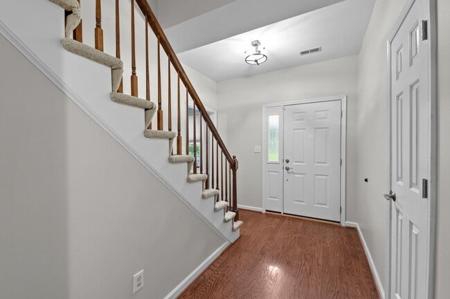 Building Photo - Your Dream Home Awaits!